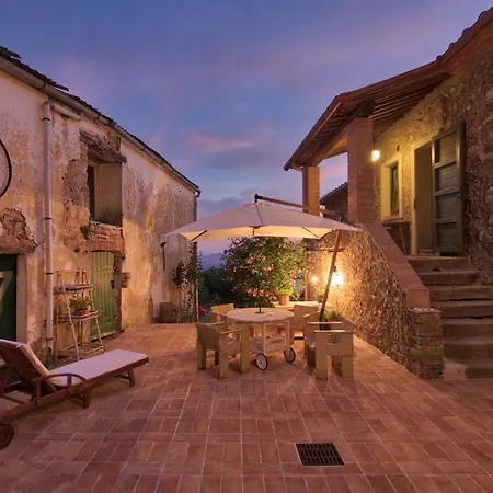Podere Camaiano Bed and breakfast