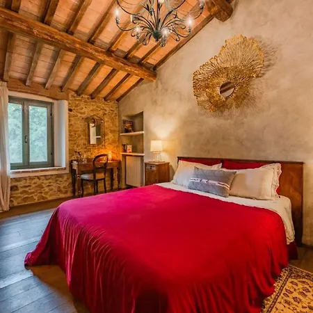 Podere Camaiano Bed and breakfast