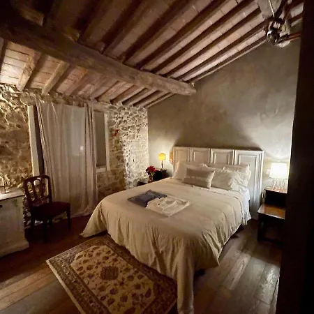 Bed & Breakfast Podere Camaiano 3*